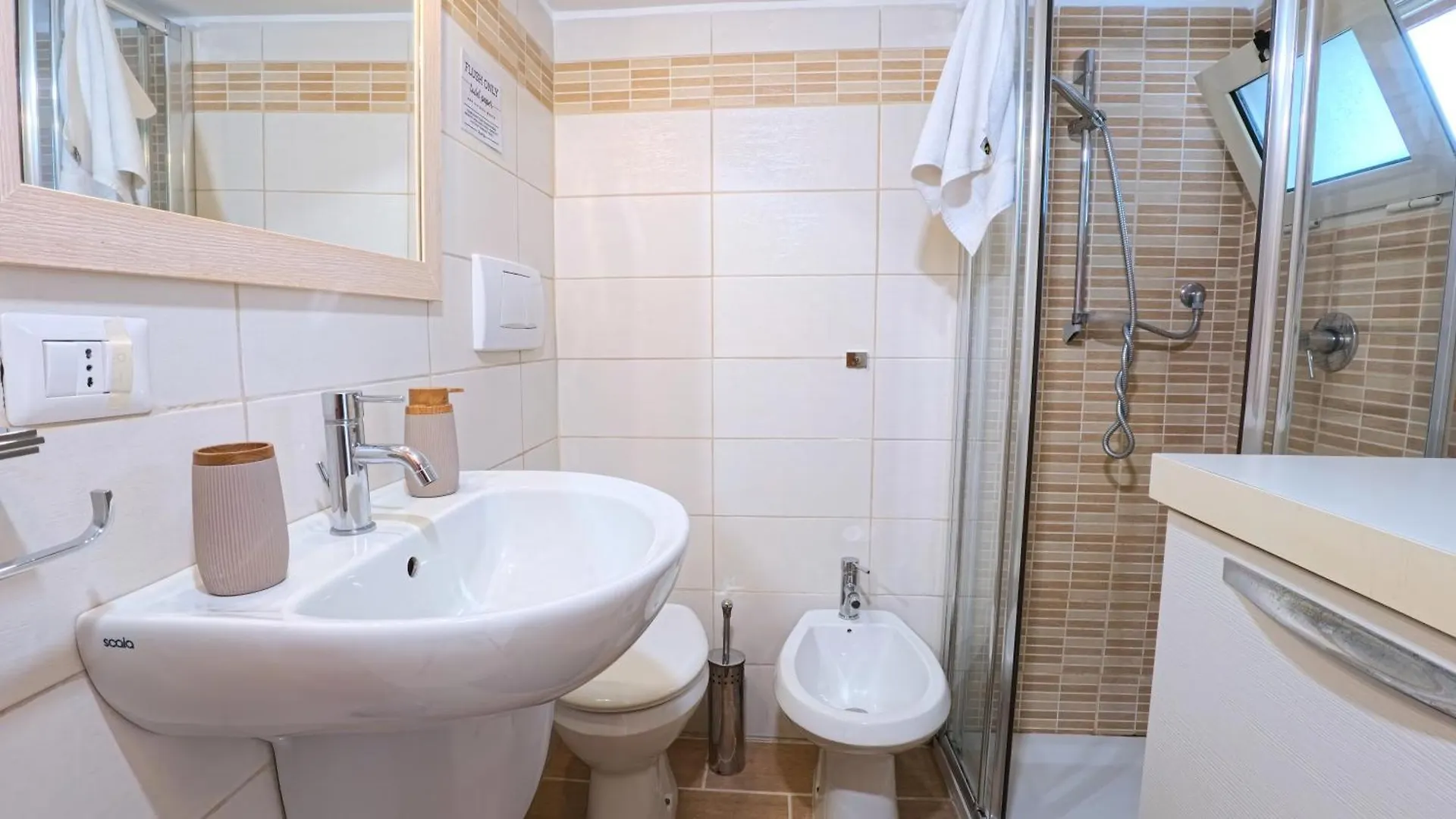 Lungomare Apartment Bari Italy